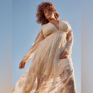 Torrid Festi Embroidered Maxi Dress. Cream.
Lace. Festival, party, Christmas